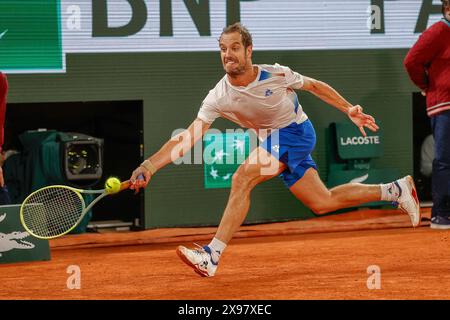 Parigi, Parigi, Francia. 28 maggio 2024. In azione durante la sessione notturna del Grand Slamt di tennis del Roland Garros 2024, giorno 4, partita tra Richard Gasquet (fra) e Jannik Sinner (ITA) allo stadio Roland Garros - il 29 2024 maggio Parigi - Francia (Credit Image: © Loic Baratoux/ZUMA Press Wire) SOLO USO EDITORIALE! Non per USO commerciale! Foto Stock