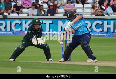 Chelmsford, Regno Unito. 29 maggio 2024. Chelmsford, INGHILTERRA - MAGGIO 29: Inghilterra Women's Alice Capsey in azione durante la 3rd Women's Vitality IT20 tra Inghilterra e Pakistan al Cloud County Ground il 29 maggio 2024 a Chelmsford, Inghilterra. Crediti: Action foto Sport/Alamy Live News Foto Stock