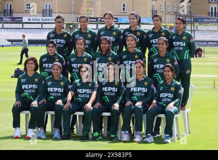 Chelmsford, Regno Unito. 29 maggio 2024. Chelmsford, INGHILTERRA - MAGGIO 29: Il Pakistan Team spara durante la 3rd Women's Vitality IT20 tra Inghilterra e Pakistan al Cloud County Ground il 29 maggio 2024 a Chelmsford, Inghilterra. Crediti: Action foto Sport/Alamy Live News Foto Stock