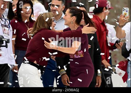 La candidata alla presidenza del Messico, Claudia Sheinbaum Pardo, dell'alleanza "Juntos Hagamos Historia", che partecipa alla chiusura della campagna politica nella piazza principale del Messico. (Credit Image: © Carlos Tischler/eyepix via ZUMA Press Wire) SOLO PER USO EDITORIALE! Non per USO commerciale! Foto Stock