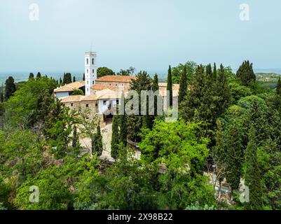 Monastero di Ardenica da un drone, Lushnje, Albania Foto Stock