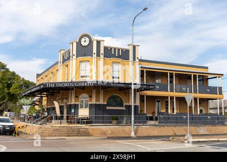 Centro citta' di Scone nel nuovo Galles del Sud, il pub e ristorante Thoroughbred Hotel nella capitale dei cavalli australiana Foto Stock