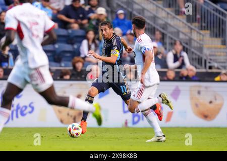 Chester, Pennsylvania, Stati Uniti. 29 maggio 2024. Alejandro Bedoya (11) controlla il pallone durante il primo tempo di una partita MLS contro il Toronto FC al Subaru Park di Chester, Pennsylvania. Kyle Rodden/CSM/Alamy Live News Foto Stock