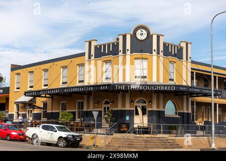 Centro citta' di Scone nel nuovo Galles del Sud, il pub e ristorante Thoroughbred Hotel nella capitale dei cavalli australiana Foto Stock