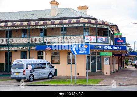 Scone, città nel New South Wales regionale, pub locale il Royol Hotel motel nel centro della città, NSW, Australia Foto Stock