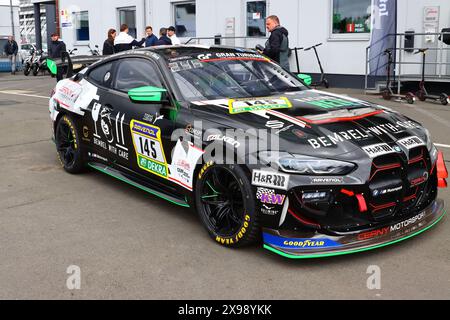 Fahrerlagerimpressionen am Mittwoch Timo Glock (Kreuzlingen/CHE) / timo Scheider (Lochau/AUT) / Jeroen Bleekemolen (Aerdenhout/NLD) / Peter Cate Gloucesterhire/GBR), #145, BMW M4 GT4, Team: (), Motorsport, ADAC Ravenol 24H Rennen Nuerburgring, Nuerburg, 30.05.2024 - 02.06.2024, Fahrerlagerimpressionen, Mittwoch, 29.05.2024 foto: Eibner-Pressefoto/Juergen Augst Foto Stock