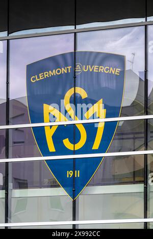 Insegna e logo all'ingresso della sede dell'ASM Clermont Auvergne, una squadra francese di rugby con sede a Clermont-Ferrand che gioca nella Top 14 Foto Stock