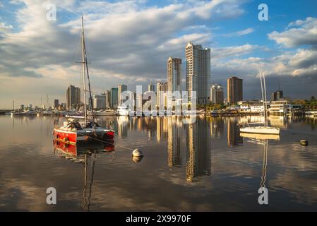 Porto di Manila situato nella baia di Manila nella regione metropolitana di Manila, Filippine Foto Stock