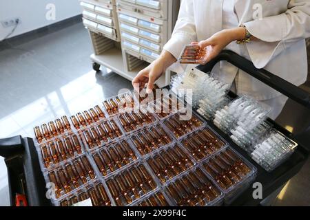 Farmacia, Drug stock, Onkologikoa Hospital, Oncology Institute, Case Center per la prevenzione, la diagnosi e il trattamento del cancro, Donostia, San Sebastian, Gipuzkoa, Paesi Baschi, Spagna. Foto Stock