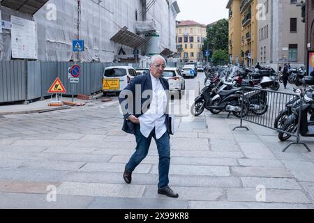 Milano, Italia. 30 maggio 2024. Universit&#xe0; Cattolica. Camera ardente del magnifico rettore Franco anelli. Foto all'ingresso dell'universit&#xe0; - Cronaca - Milano, Italia - Gioved&#xec; 30 maggio 2024 (foto Alessandro Cimma/Lapresse) Università Cattolica. La camera funebre del magnifico Rettore Franco anelli. Foto all'ingresso dell'università - News - Milano, Italia - giovedì 30 maggio 2024 (foto Alessandro Cimma/Lapresse) Davide Rampello credito: LaPresse/Alamy Live News Foto Stock