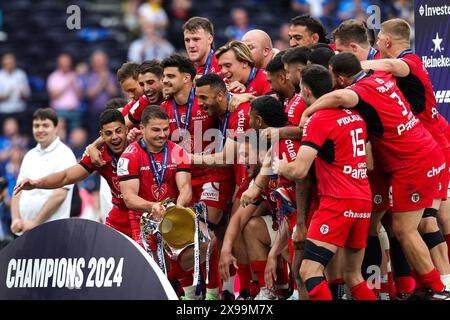 Londra, Inghilterra. 25 maggio 2024. Lo Stade Toulousain festeggia con il trofeo la finale della Investec Champions Cup tra Leinster e Stade Toulousain a. Foto Stock