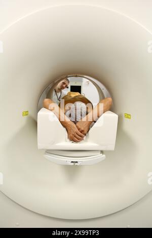 PET-CT Siemens Biograph, apparecchio combinato per tomografia a emissione di positroni tomografia computerizzata PET e a raggi X TC, medicina nucleare, ospedale Onkologikoa, Istituto Oncologico, Case Center per la prevenzione, la diagnosi e il trattamento del cancro, Donostia, San Sebastian, Gipuzkoa, Paesi Baschi, Spagna. Foto Stock