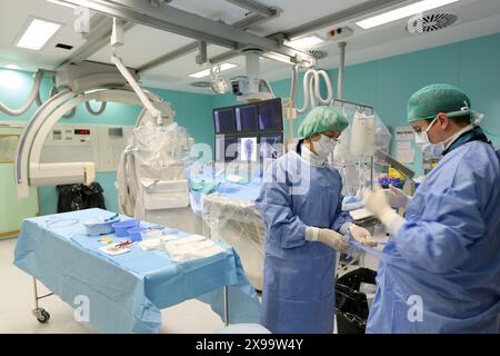 Preparazione chirurgica, pianificazione, Neuroradiologia interventistica, sala operatoria, reparto di radiologia, ospedale Donostia, San Sebastian, Donostia, Gipuzkoa, Paesi Baschi, Spagna. Foto Stock