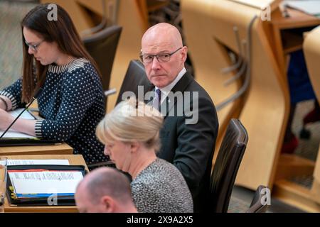 Il primo ministro della Scozia John Swinney durante le interrogazioni del primo ministro al Parlamento scozzese a Holyrood, Edimburgo. Data foto: Giovedì 30 maggio 2024. Foto Stock