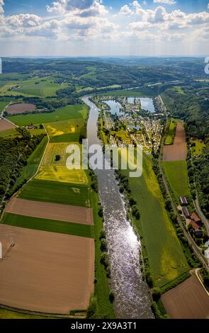 Luftbild, Camp Feuerland Campingplatz am Fluss Weser, Badesee und Weser-Radweg im Lipper Bergland, Vlotho, Ostwestfalen, Nordrhein-Westfalen, Deutschland ACHTUNGxMINDESTHONORARx60xEURO Foto Stock