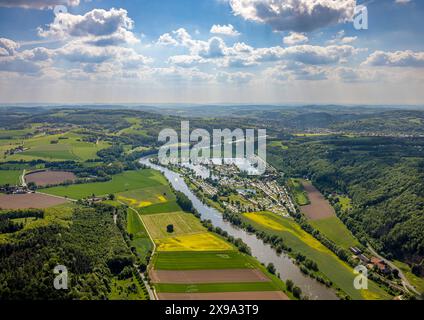 Luftbild, Camp Feuerland Campingplatz am Fluss Weser, Badesee und Weser-Radweg im Lipper Bergland, Vlotho, Ostwestfalen, Nordrhein-Westfalen, Deutschland ACHTUNGxMINDESTHONORARx60xEURO Foto Stock