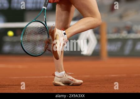 Parigi, Francia. 30 maggio 2024. Aryna Sabalenka reagisce durante la partita del secondo turno femminile tra Aryna Sabalenka della Bielorussia e Uchijima Moyuka del Giappone al torneo di tennis Open di Francia al Roland Garros di Parigi, in Francia, 30 maggio 2024. Crediti: Meng Dingbo/Xinhua/Alamy Live News Foto Stock