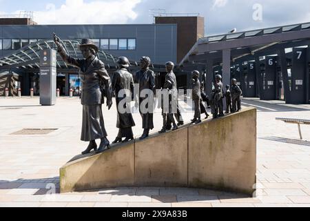 Mary Barbour leader della statua del 1915 di Glasgow rent Strikes, Govan, Glasgow, Scozia, Regno Unito Foto Stock