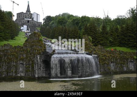 Wasserspiele an den Kaskaden unterhalb des Herkules-Denkmals im UNESCO-Welterbe Bergpark Wilhelmshoehe in Kassel foto vom 19.05.2024. SOLO PER USO EDITORIALE *** caratteristiche d'acqua alle cascate sotto il monumento di Ercole nel sito patrimonio dell'umanità dell'UNESCO Bergpark Wilhelmshoehe in Kassel foto scattata il 19 05 2024 SOLO PER USO EDITORIALE Copyright: epd-bild/HeikexLyding  DSC3672 Foto Stock