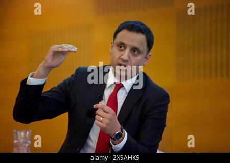 Edimburgo, Regno Unito, 30 maggio 2024: Anas Sarwar, leader del Partito Laburista scozzese, si rivolge al Prosper Forum presso il John McIntyre Centre. Fig.: DB Media Services / Alamy Live Foto Stock