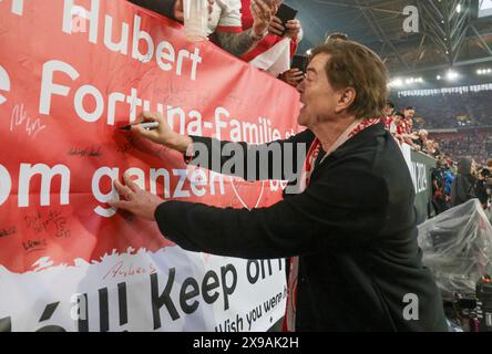 Dusseldorf, Germania. 27 maggio 2024. Firo: 27.05.2024 calcio, calcio, uomini, 1 2.retrocessione della Bundesliga 2024 Return Match fortuna Dusseldorf - VFL Bochum 5:6 IE Campino fortuna Edel fan e cantante della band Tote Hosen Portrait crediti: dpa/Alamy Live News Foto Stock