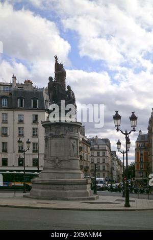 Parigi, Francia - 11 ottobre 2017: Monumento al maresciallo Moncey nel centro di Place de Clichy all'incrocio degli arrondissements 8, 9, 17 Foto Stock