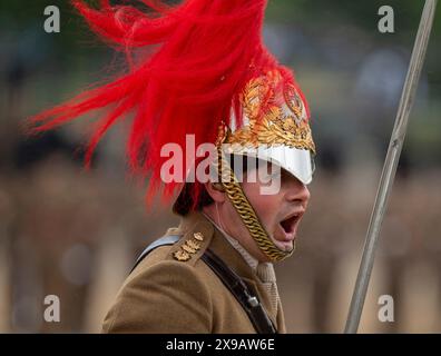 Horse Guards Parade, Londra, Regno Unito. 30 maggio 2024. La rivista del brigata maggiore del trooping of the Colour per la parata del compleanno del re si svolge presso Horse Guards. Questa “prova di cachi” è l’ispezione finale delle truppe e dei cavalli che consegneranno HM la parata ufficiale del compleanno del re il 15 giugno, ed è la prima occasione per vedere la parata nella sua interezza. Il capo ispettore del giorno è l'uomo che ha progettato lo spettacolo di quest'anno, il maggiore di brigata della divisione Household, tenente colonnello James Shaw. Crediti: Malcolm Park/Alamy Foto Stock