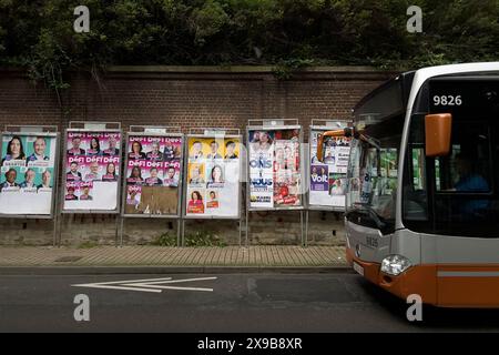 Ixelles, Belgio. 30 maggio 2024. Manifesti della campagna elettorale per le prossime elezioni federali ed europee a Bruxelles, Belgio, il 30 maggio 2024. Crediti: ALEXANDROS MICHAILIDIS/Alamy Live News Foto Stock