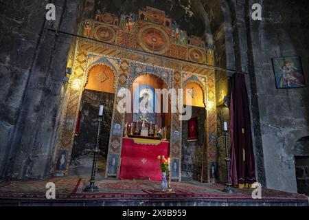 Sevan, Armenia - 30 maggio 2024: Interno del monastero di Sevanavank è un complesso monastico situato su una penisola sulla sponda nord-occidentale del lago Sevan. Foto Stock