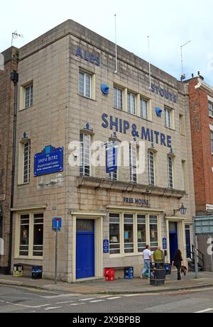 Ship & Mitre bar, 133 Dale St, Liverpool, Merseyside, Inghilterra, REGNO UNITO, L2 2JH Foto Stock