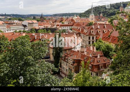 Praga, Repubblica Ceca. 30 maggio 2024. Una vista panoramica sulla città vecchia di Praga. (Credit Image: © Dominika Zarzycka/SOPA Images via ZUMA Press Wire) SOLO PER USO EDITORIALE! Non per USO commerciale! Foto Stock