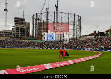 Londra, Inghilterra. 30 maggio 2024. L'inglese Phil Salt trova durante la partita T20 tra Inghilterra e Pakistan al Kia Oval. Crediti: Ben Whitley/Alamy Live News Foto Stock