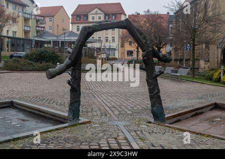 Merseburg, Germania - 11 febbraio 2024: Fontana dei due mondi a Merseburg. Foto Stock