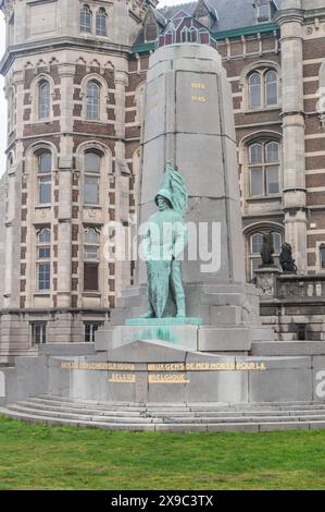 Anversa, Belgio - 24 febbraio 2024: Statua commemorativa dei marinai caduti. Foto Stock