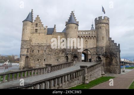 Anversa, Belgio - 24 febbraio 2024: Attracco Amerika nel porto di Anversa. Foto Stock