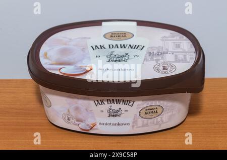 Pruszcz Gdanski, Polonia - 16 marzo 2024: Bracia Koral Jak Dawniej icecream. Foto Stock