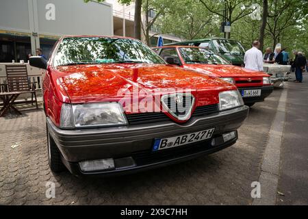 BERLINO - 4 MAGGIO 2024: L'auto di lusso Alfa Romeo 164 (tipo 164), 1991. Classic Days Berlin 2024. Foto Stock