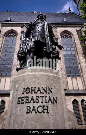 Monumento a Johann Sebastian Bach di fronte alla chiesa di San Tommaso, Lipsia, Sassonia, Germania Foto Stock