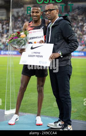 Oslo, Norvegia 30 maggio 2024 Hagos Gebrhiwet dell'Etiopia vincitore dell'evento maschile 5000m alla Wanda Diamond League tenutosi agli Oslo Bislett Games di Oslo, Norvegia crediti: Nigel Waldron/Alamy Live News Foto Stock