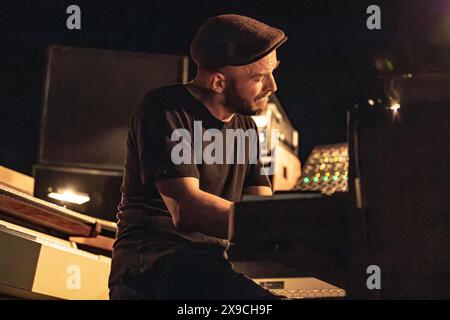 Milano, Italia. 30 maggio 2024. Il musicista e produttore discografico tedesco NILS FRAHM si esibisce dal vivo sul palco di Fabrique per presentare il suo nuovo album "Day". Crediti: Rodolfo Sassano/Alamy Live News Foto Stock