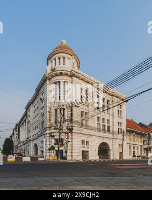 Giacarta, Indonesia - 7 maggio 2024. Questo vecchio edificio era una banca dell'epoca coloniale olandese in Indonesia. Poi nel 1968 il governo indonesiano è pazzo Foto Stock