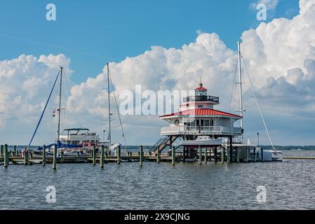 Clouds Building sul faro del fiume Choptank, Cambridge MD USA Foto Stock