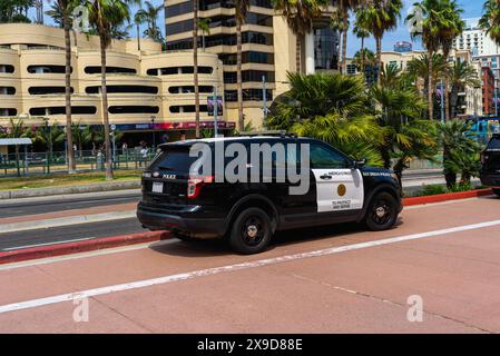 SUV della polizia di San Diego parcheggiato sul lato della strada. Foto Stock