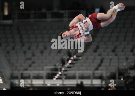 Fort Worth, Texas, Stati Uniti. 30 maggio 2024. La ginnasta di Stanford TAYLOR BURKHART esegue la sua routine di allenamento al pavimento durante la gara Senior Men Day 1 dei campionati Xfinity U.S. Gymnastics 2024 alla Dickies Arena di Fort Worth giovedì. (Immagine di credito: © Brian McLean/ZUMA Press Wire) SOLO PER USO EDITORIALE! Non per USO commerciale! Foto Stock