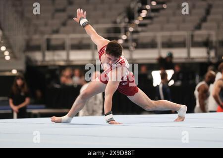 Fort Worth, Texas, Stati Uniti. 30 maggio 2024. La ginnasta di Stanford TAYLOR BURKHART esegue la sua routine di allenamento al pavimento durante la gara Senior Men Day 1 dei campionati Xfinity U.S. Gymnastics 2024 alla Dickies Arena di Fort Worth giovedì. (Immagine di credito: © Brian McLean/ZUMA Press Wire) SOLO PER USO EDITORIALE! Non per USO commerciale! Foto Stock