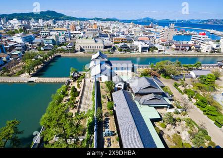 Paesaggio urbano di Imabari nella prefettura di Ehime, Shikoku, Giappone. Foto Stock