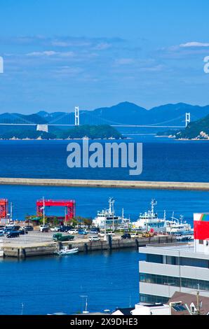 Paesaggio urbano di Imabari nella prefettura di Ehime, Shikoku, Giappone. Foto Stock