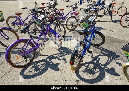 Ein gutes Lebensgefühl. Radfahrer haben ihre Räder abgestellt. Salisburgo Salisburgo Österreich *** Un buon atteggiamento nei confronti della vita i ciclisti hanno parcheggiato le loro biciclette Salisburgo Salisburgo Austria Copyright: XRolfxPossx Foto Stock