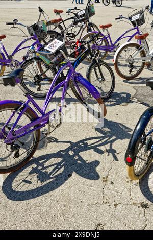 Ein gutes Lebensgefühl. Radfahrer haben ihre Räder abgestellt. Salisburgo Salisburgo Österreich *** Un buon atteggiamento nei confronti della vita i ciclisti hanno parcheggiato le loro biciclette Salisburgo Salisburgo Austria Copyright: XRolfxPossx Foto Stock