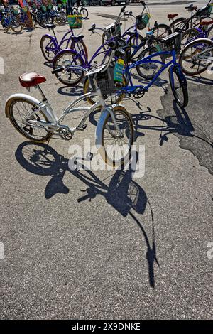 Ein gutes Lebensgefühl. Radfahrer haben ihre Räder abgestellt. Salisburgo Salisburgo Österreich *** Un buon atteggiamento nei confronti della vita i ciclisti hanno parcheggiato le loro biciclette Salisburgo Salisburgo Austria Copyright: XRolfxPossx Foto Stock